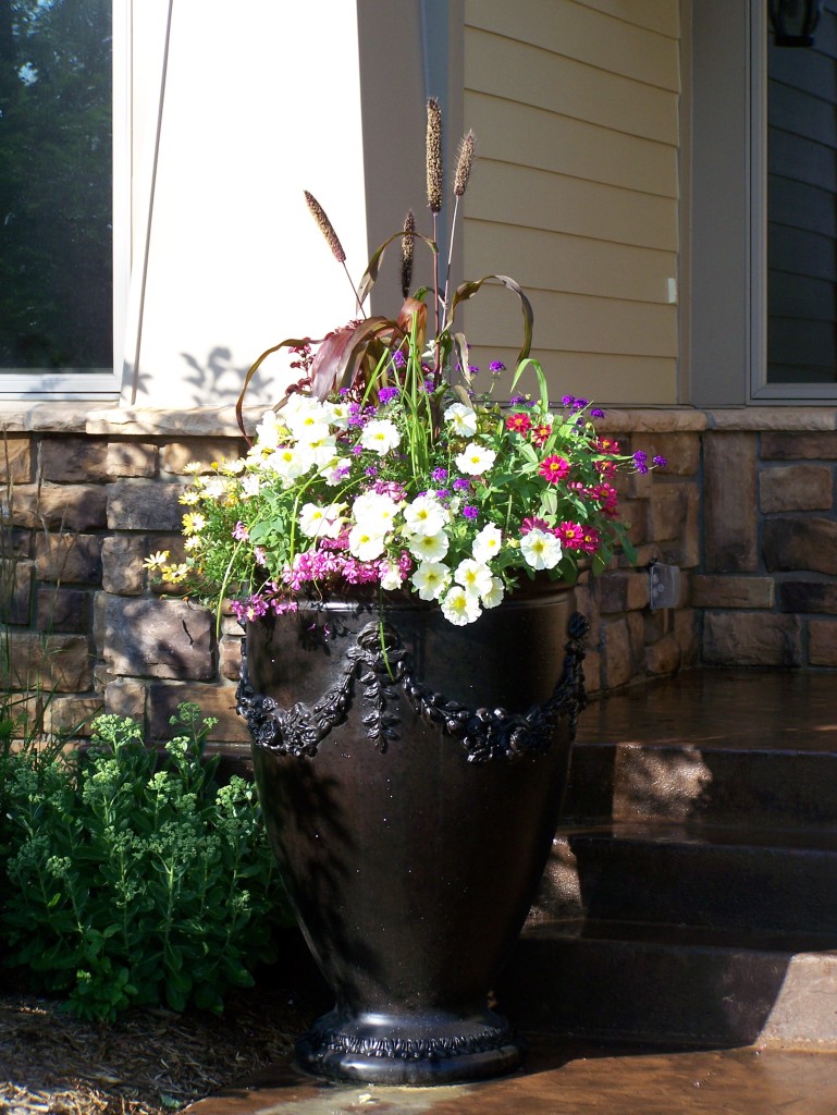 annuals-color-flower-planting-urn-Lakeville-mn.jpg