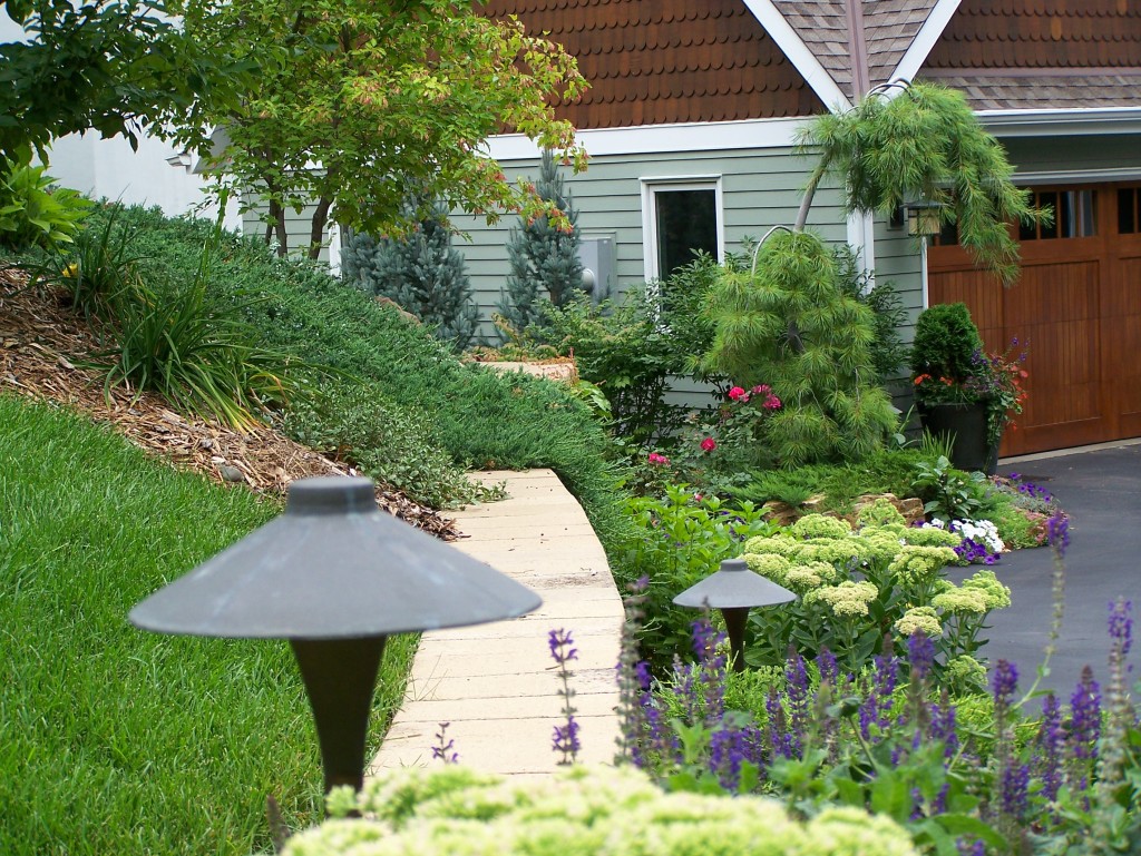 retaining-wall-landscape-lighting-minnetona-mn